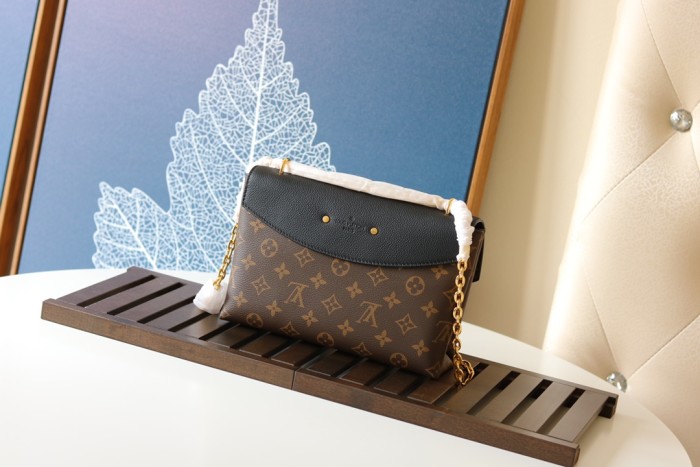 Handbag Louis Vuitton M43713 M43714 M43715 Size:27x21x8.5CM