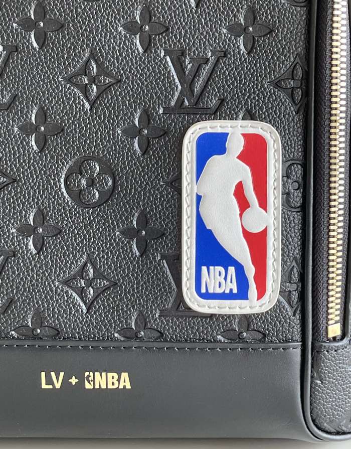 Handbag Louis Vuitton M57972 size 24 x 45 x 19cm