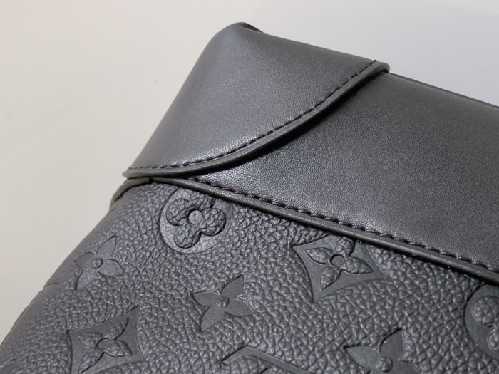 Handbag Louis Vuitton M44473 size 38x39x15cm