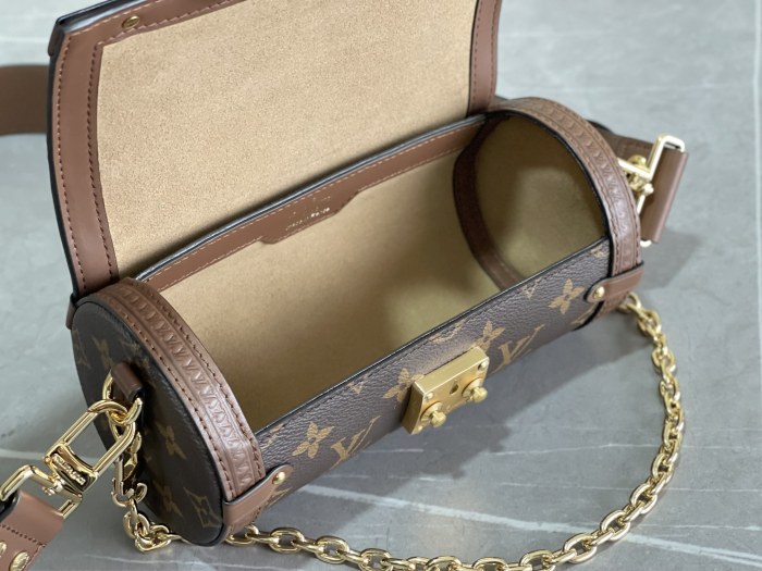 Handbag Louis Vuitton M57835 size 19*9*9cm