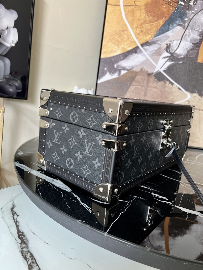 Handbag Louis Vuitton M20209 size 38.0 x 16.0 x 19.0 cm