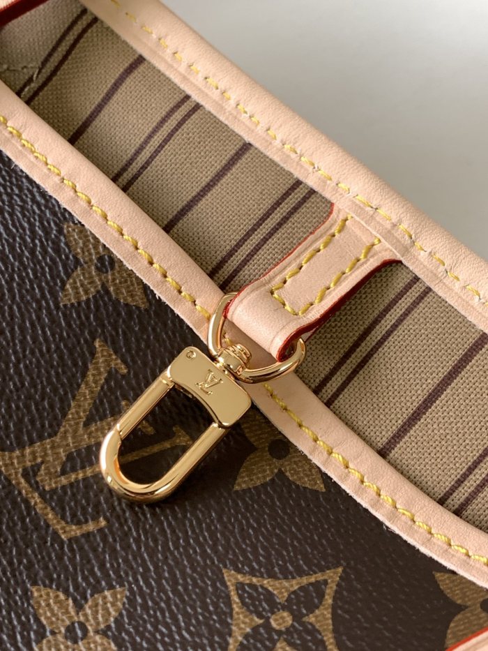 Handbag Louis Vuitton M40990 size40*20*33 cm