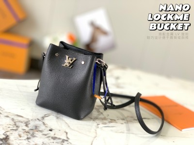 Handbag Louis Vuitton M68709 M69205 size 13.5x 16.0x 10.0 cm