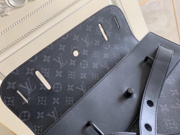 Handbag Louis Vuitton M44473 size 38x39x15cm