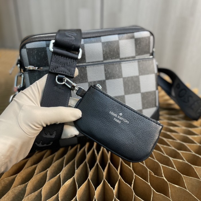 Handbag Louis Vuitton M80401 size 25 x 18.5 x 7 cm