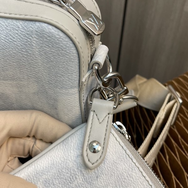 Handbag Louis Vuitton M80401 size 25 x 18.5 x 7 cm