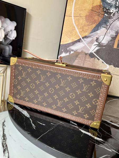 Handbag Louis Vuitton M20209 size 38.0 x 16.0 x 19.0 cm