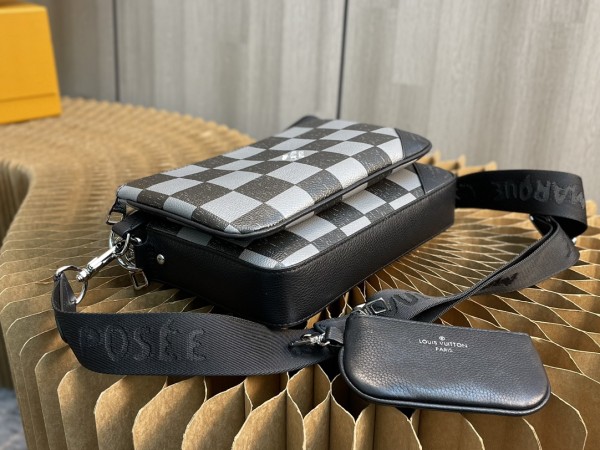 Handbag Louis Vuitton M80401 size 25 x 18.5 x 7 cm