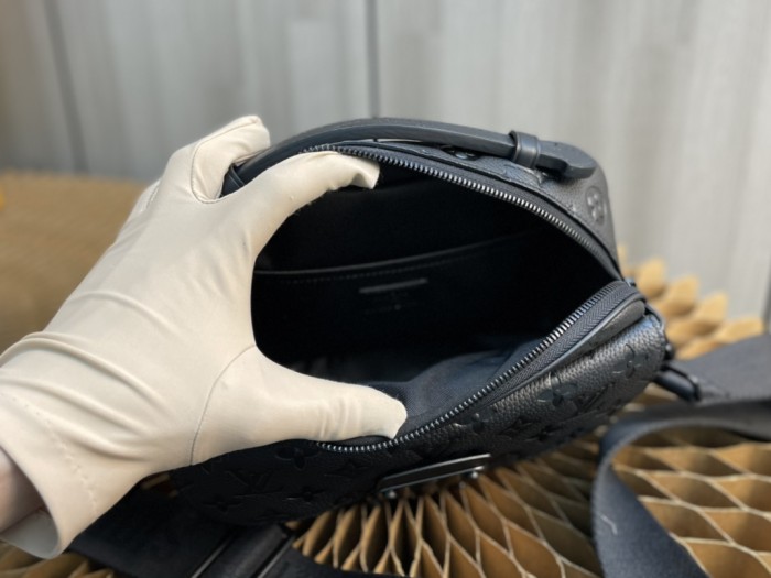 Handbag Louis Vuitton M58489 size 22x18x8cm