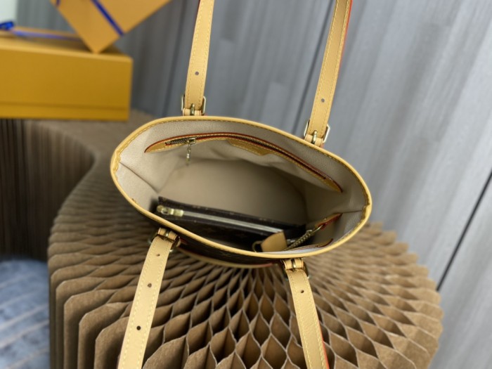 Handbag Louis Vuitton Ｍ42238 size 23x15x26cm