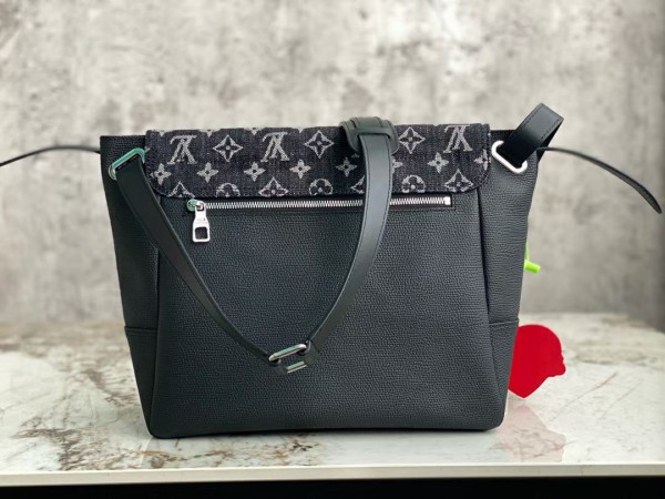 Handbag Louis Vuitton M45971 size 39 x 23 x 12.5 cm