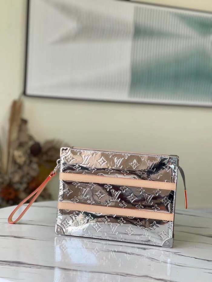 Handbag Louis Vuitton M45937 size 28 x 21 x 3.5cm