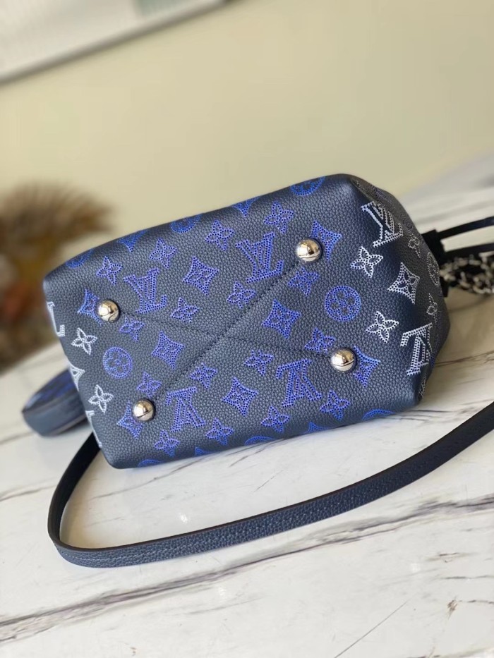 Handbag Louis Vuitton M59552 size 19 x 22 x 14 cm