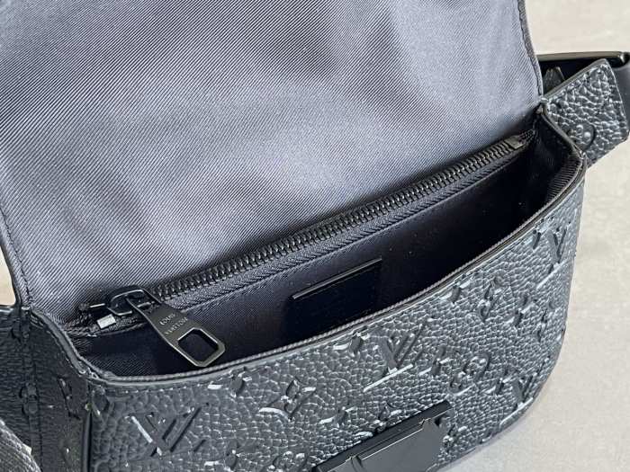 Handbag Louis Vuitton M58487 size 21 x 15 x 4 cm