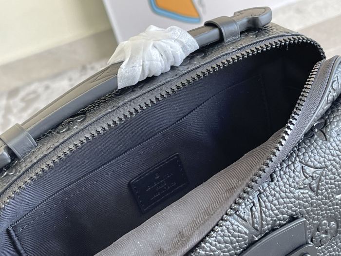 Handbag Louis Vuitton M58489 M58488 size 22 x 18 x 8cm