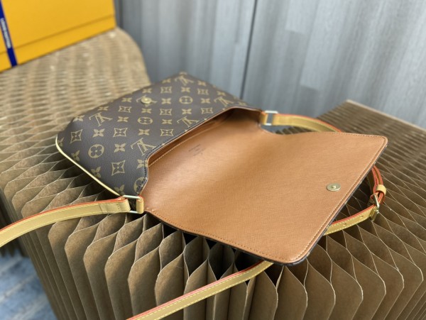 Handbag Louis Vuitton M51257 size 25x18x2.5cm