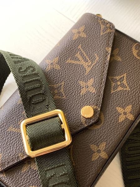 Handbag Louis Vuitton M80091 size 17x9.6x3.5cm