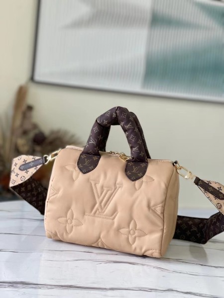 Handbag Louis Vuitton M59008 size 25 x 19 x 15cm