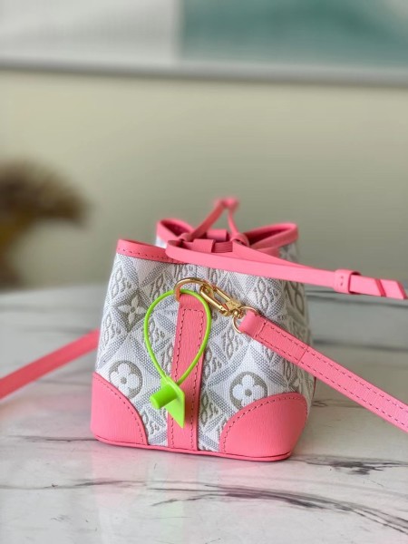 Handbag Louis Vuitton M81112 size 11.5 x 12 x 11.5cm