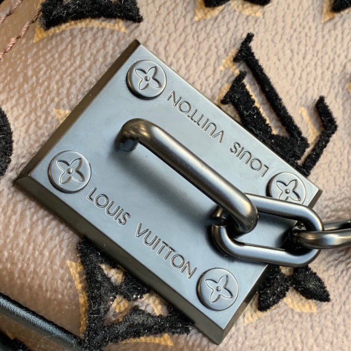 Handbag Louis Vuitton M45069 size 51.0 x 30.0 x 28.0cm