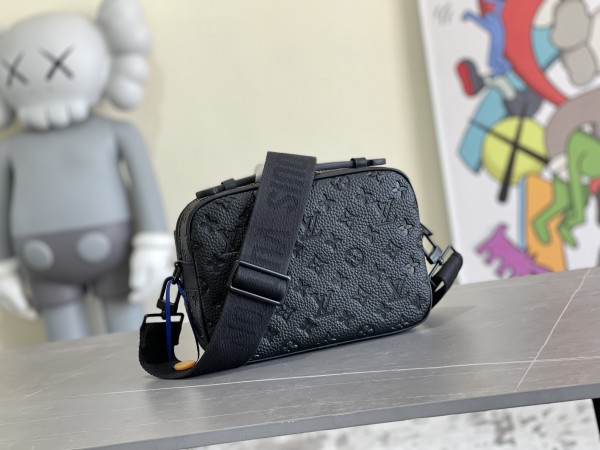 Handbag Louis Vuitton M58489 M58488 size 22 x 18 x 8cm