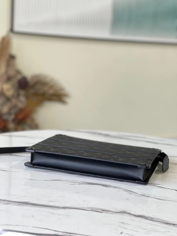 Handbag Louis Vuitton M45937 size 28 x 21 x 3.5cm