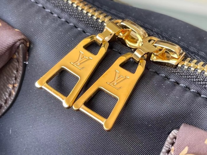 Handbag Louis Vuitton M59008 size 25 x 19 x 15cm