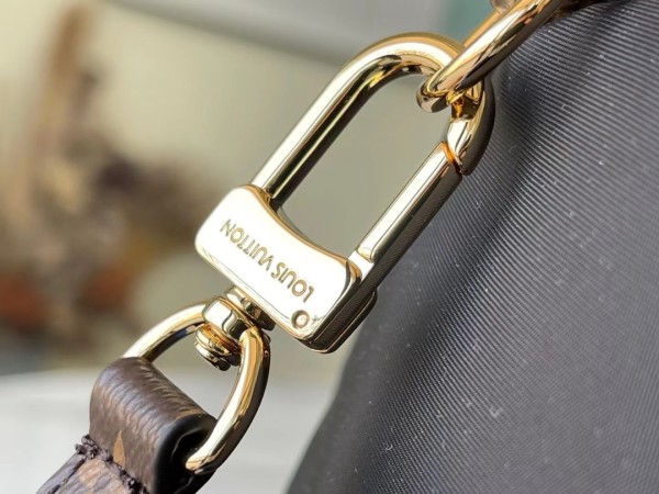 Handbag Louis Vuitton M59008 size 25 x 19 x 15cm