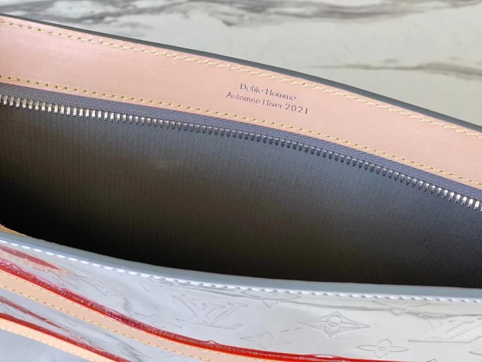 Handbag Louis Vuitton M45937 size 28 x 21 x 3.5cm