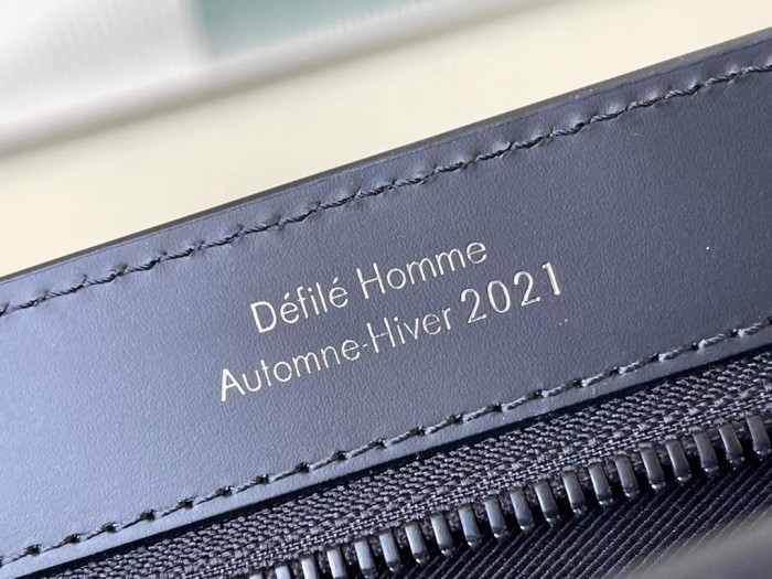 Handbag Louis Vuitton M45937 size 28 x 21 x 3.5cm