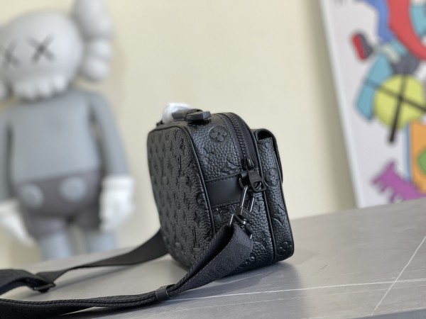 Handbag Louis Vuitton M58489 M58488 size 22 x 18 x 8cm