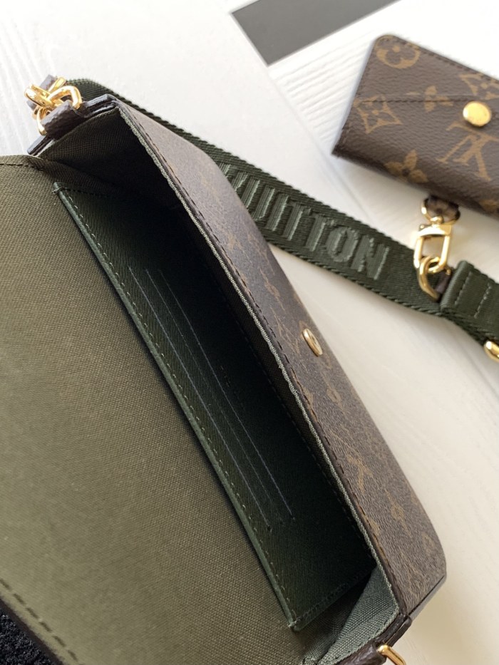 Handbag Louis Vuitton M80091 size 17x9.6x3.5cm