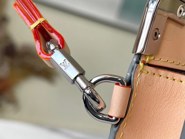 Handbag Louis Vuitton M45937 size 28 x 21 x 3.5cm