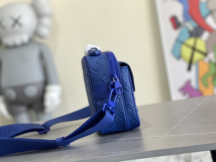 Handbag Louis Vuitton M58489 M58488 size 22 x 18 x 8cm