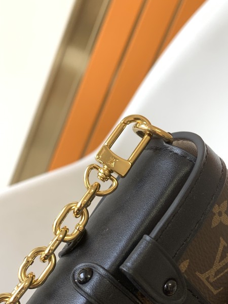 Handbag Louis Vuitton M67913 M67873 size 11 x 17.5 x 3.5cm