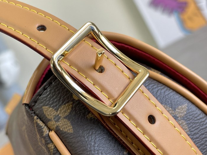 Handbag Louis Vuitton M44860 size 19x9x16cm