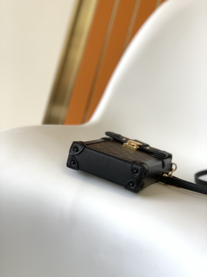 Handbag Louis Vuitton M67913 M67873 size 11 x 17.5 x 3.5cm