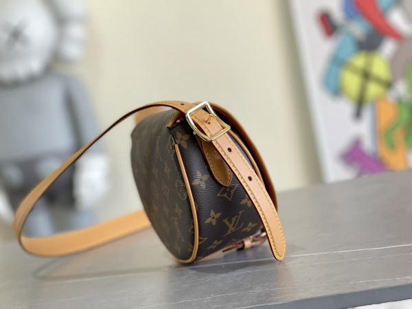 Handbag Louis Vuitton M44860 size 19x9x16cm