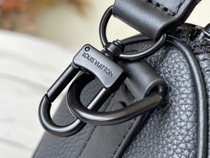 Handbag Louis Vuitton M57844 size 21 x 12 x 9cm