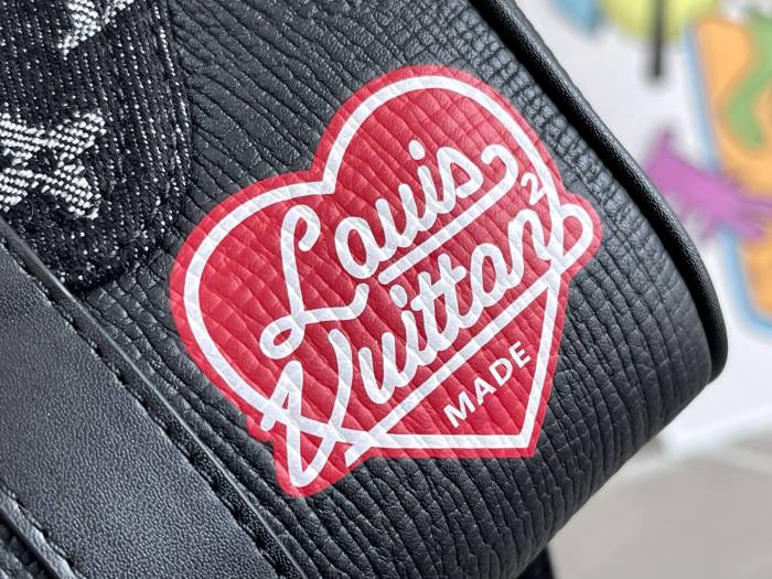 Handbag Louis Vuitton M81010 size 21×9×12cm