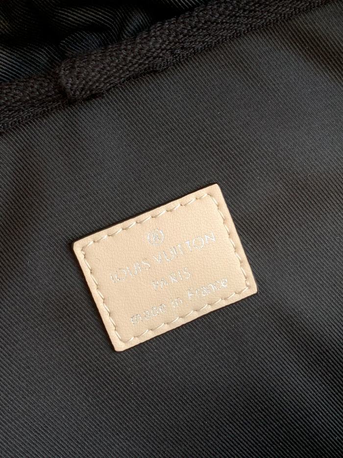 Handbag Louis Vuitton M58644 size 30 x 42 x 17cm