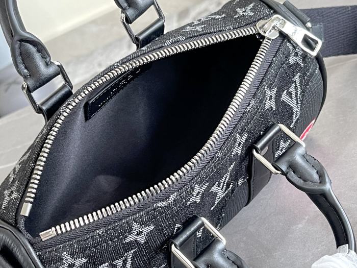 Handbag Louis Vuitton M81010 size 21×9×12cm