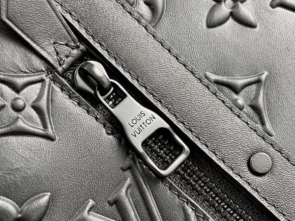 Handbag Louis Vuitton M57959 size 31 x 42 x 15cm