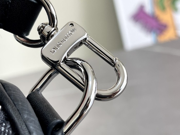 Handbag Louis Vuitton M81010 size 21×9×12cm