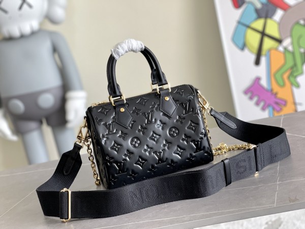 Handbag Louis Vuitton M58631 size 22x19x13CM