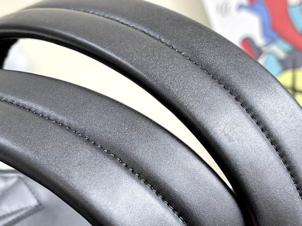 Handbag Louis Vuitton M57959 size 31 x 42 x 15cm