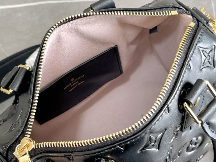 Handbag Louis Vuitton M58631 size 22x19x13CM