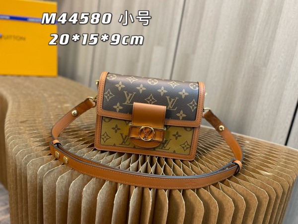 Handbag Louis Vuitton M44391 size 25.0 x 17.0 x 10.5cm M44580 size 20.0 x 15.0 x 9.0cm M68746 size 18.5x12x5cm