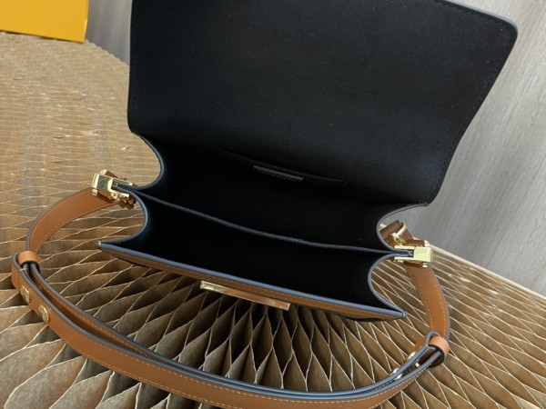 Handbag Louis Vuitton M44391 size 25.0 x 17.0 x 10.5cm M44580 size 20.0 x 15.0 x 9.0cm M68746 size 18.5x12x5cm