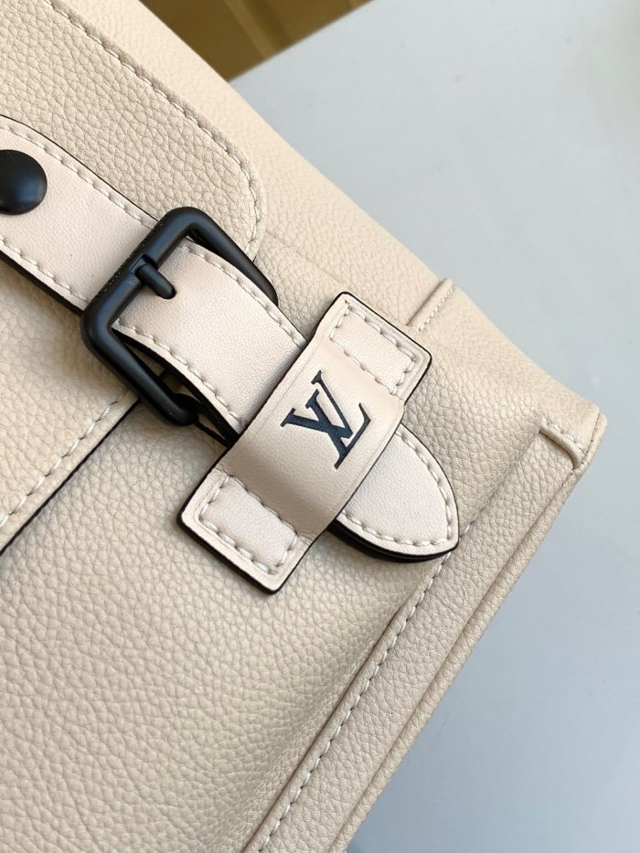 Handbag Louis Vuitton M58644 size 30 x 42 x 17cm